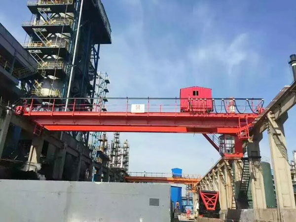 橋式起重機